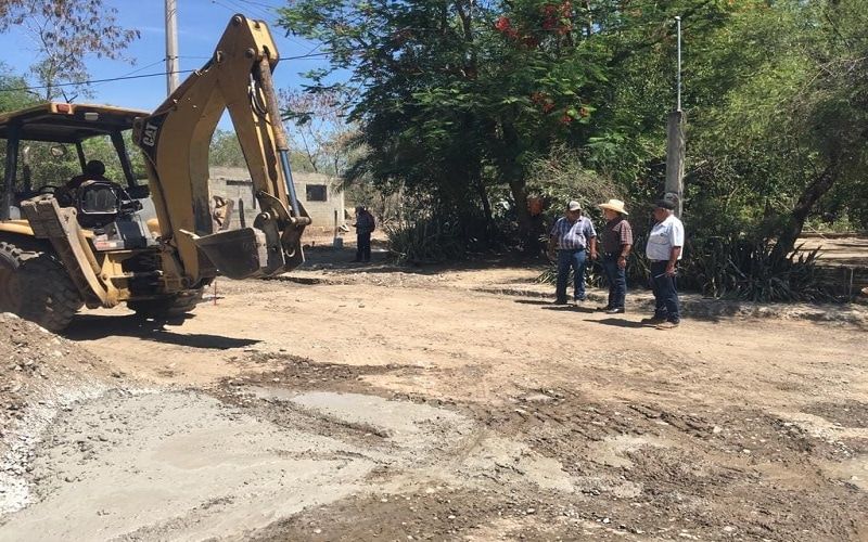 Alcalde Lic. Juan José Contreras Castillo, dio inició con la pavimentación con concreto hidráulico.