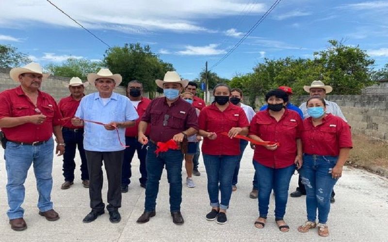 Siguen trabajando para el pueblo, Alcalde Juan José Contreras Castillo, acompañado por su Cabildo, síndico y regidores.