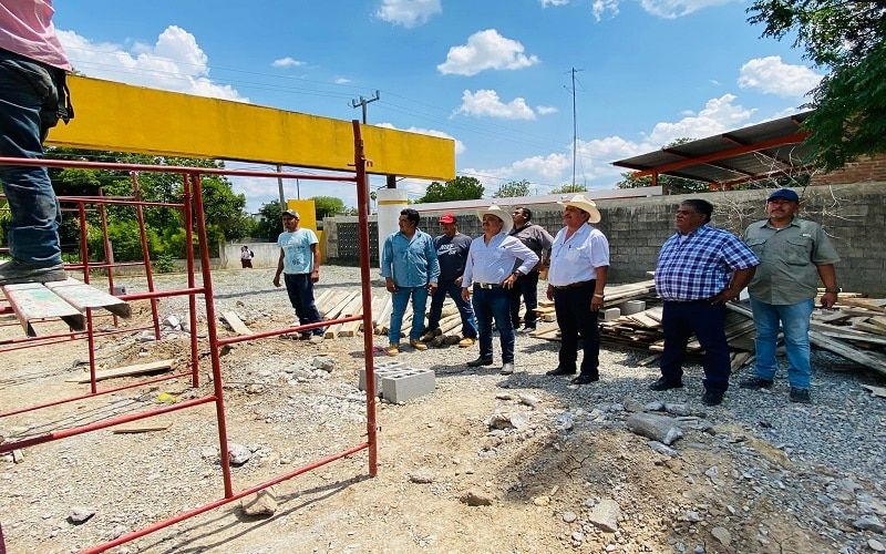 Alcalde Juan José Contreras Castillo, realizó un recorrido para supervisar algunas obras, acompañado por parte de su Cabildo.
