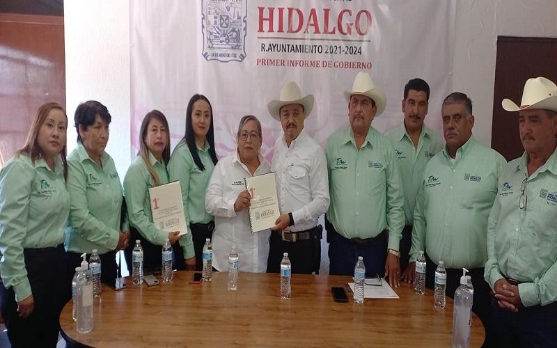 Entrega de su primer informe de gobierno, el alcalde Juan José Contreras Castillo.
