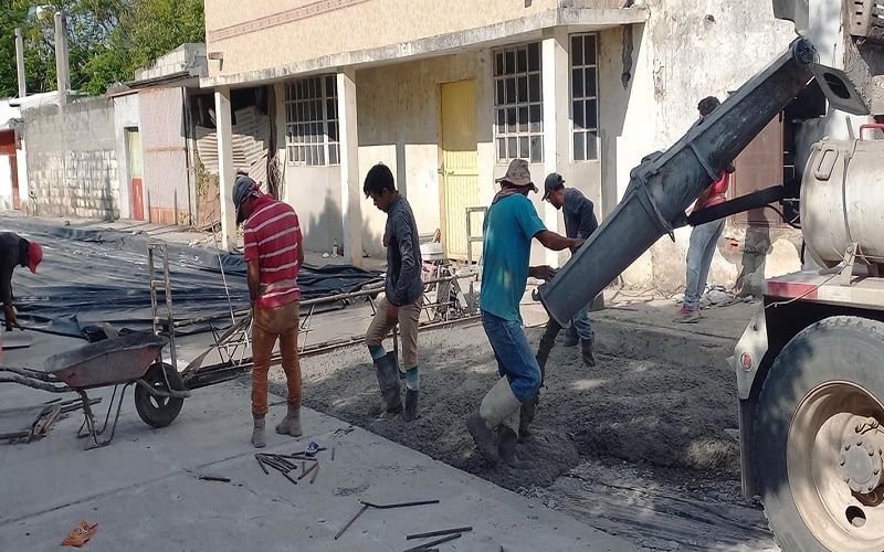 El día de hoy fueron terminados de pavimentar con concreto hidráulico los cerca de 150 metros