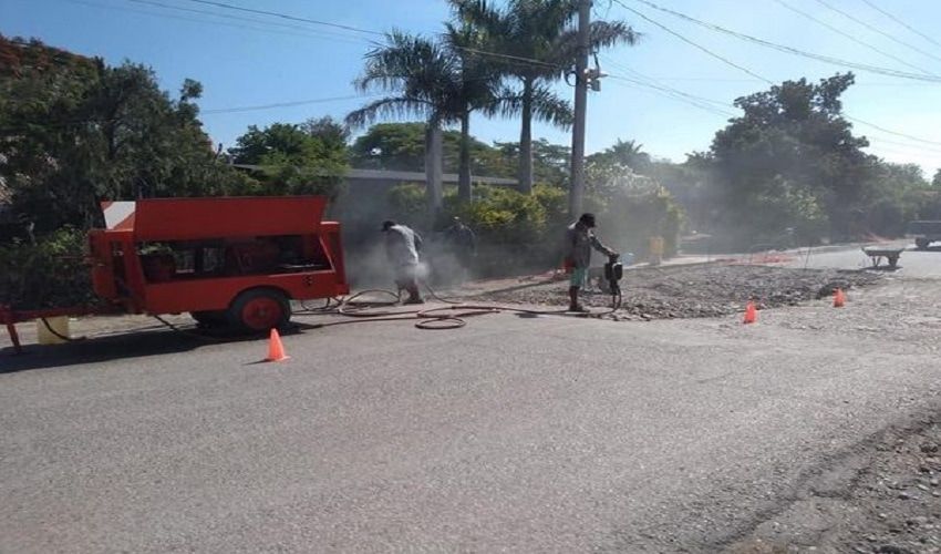 Gracias a las Gestiones que realiza alcalde Reyes Wenseslado Zúñiga Vázquez, en coordinacion con obras publicas siguen trabajando para la comunidad.