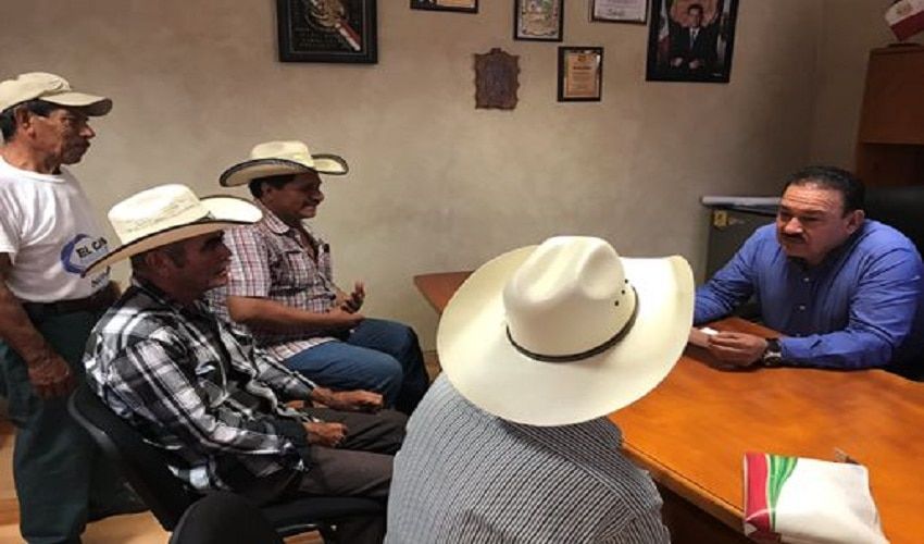 Alcalde da apoyos sociales.