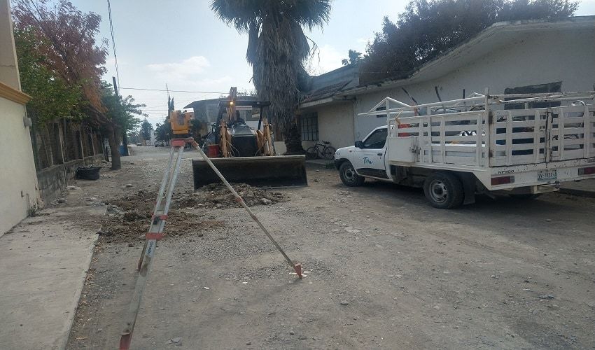 Unificando esfuerzos, el alcalde Reyes Wenseslado, con el rezago de infraestructura vial