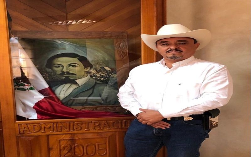 Alcalde Lic. Juan José Contreras Castillo da las indicaciones al personal de obrar que de Mantenimiento al Sistema Eléctrico en las principales áreas