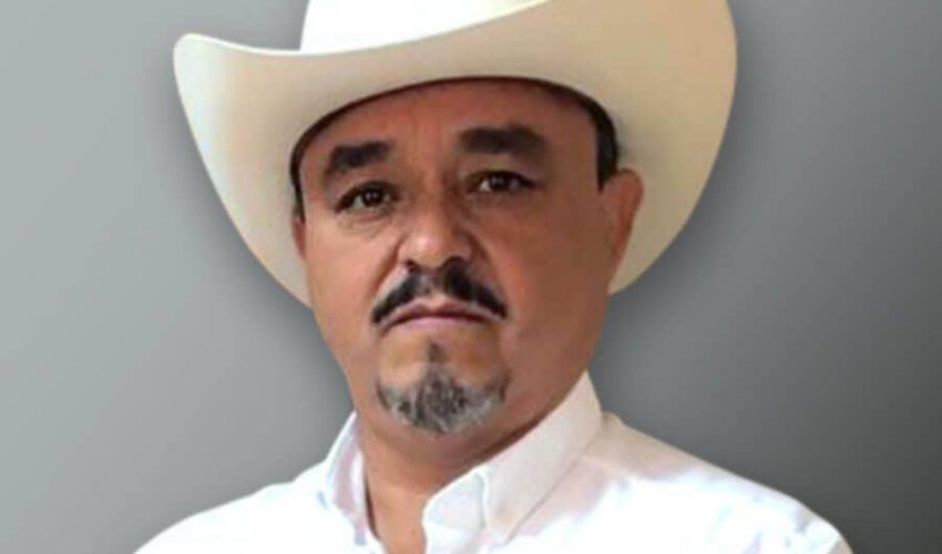 El alcalde lic. Juan José Contreras Castillo en coordinacion con la direccion turismo y obras publias con tando con el apoyo de las comunidades de hidalgo al chorrito realizan la de rehabilitacion de la carretera hacia al santuario del chorrito.