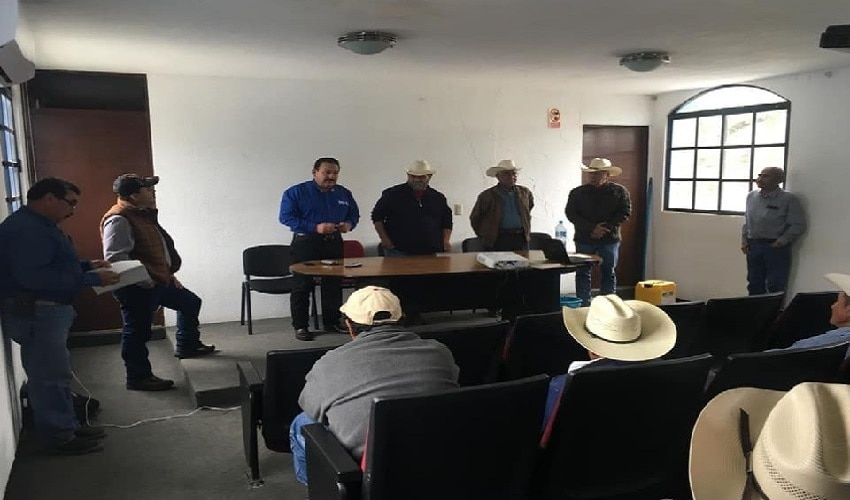 Se reúnen alcalde con citricultores